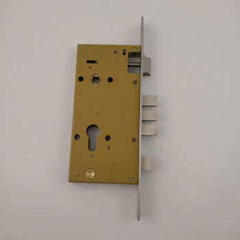 Instalación de cerradura de embutir de Baldwin amarillo acero