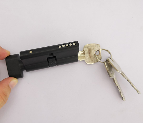 cerradura de puerta principal