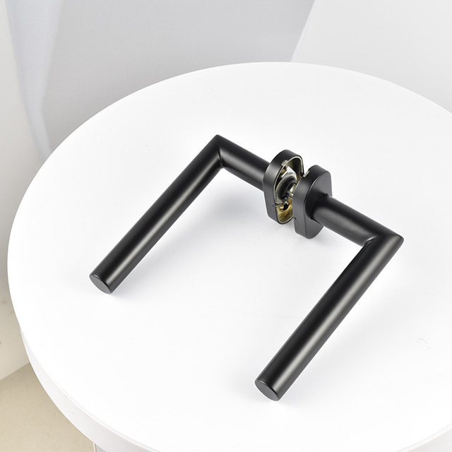 quitar la manija de la puerta