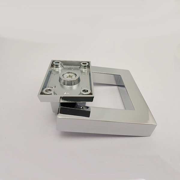 Coloque el tornillo para la manija de la puerta