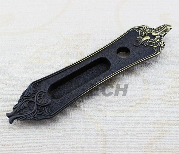 1047329698_1535779488