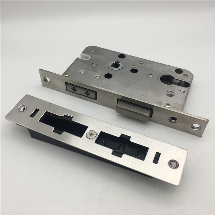 puertas interiores con tiradores instalados