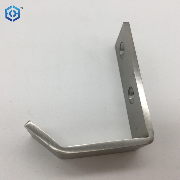 abrigo y estante de zapatos