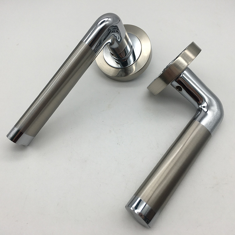 manijas de puerta falsas