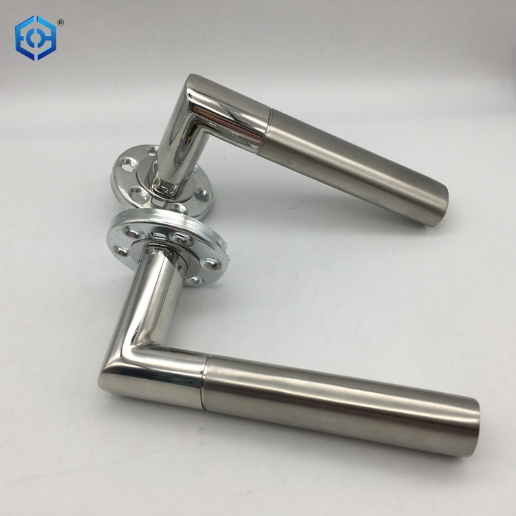 Manija de la puerta de rosa