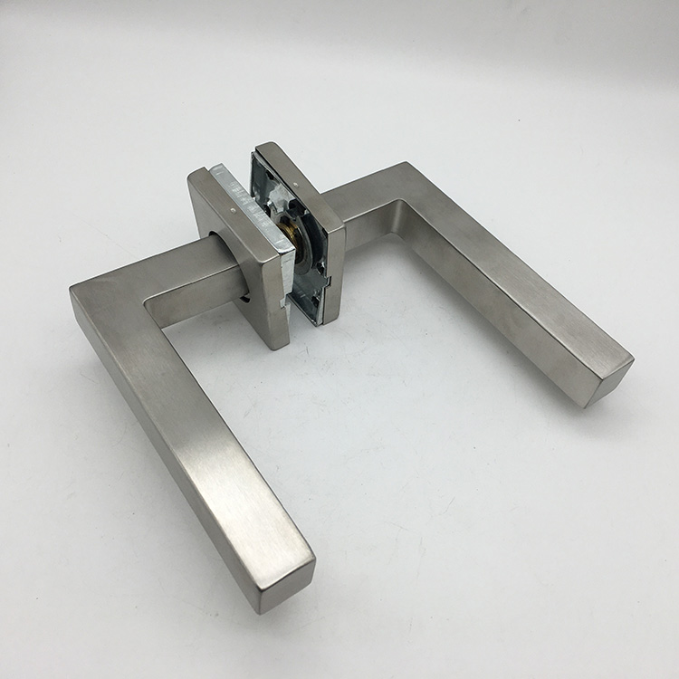 Herrajes de puerta moderna