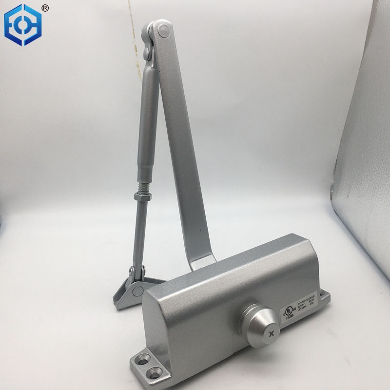 m&aacute;s cerca de la puerta