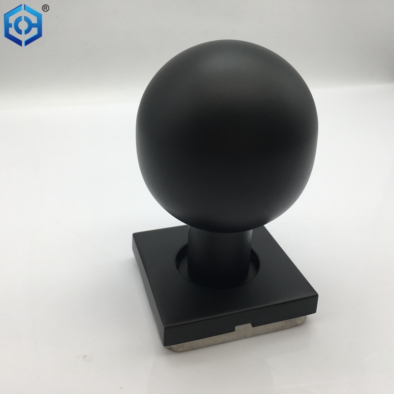 perilla de puerta negra