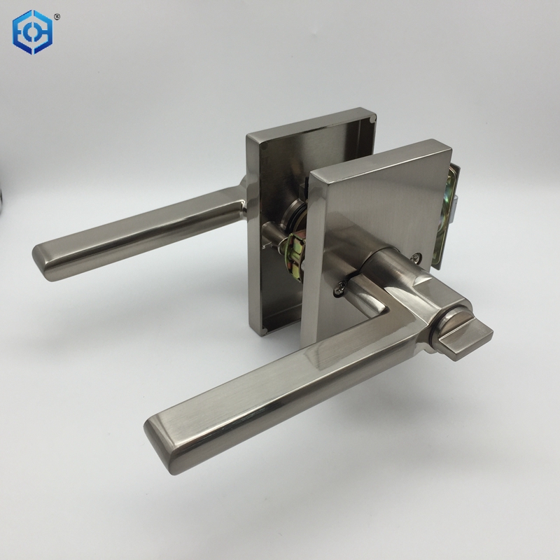 manejar la palanca de la puerta