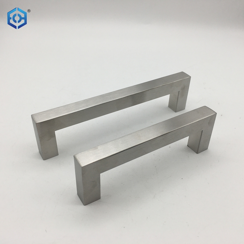 Asas de cocina de lat&oacute;n antiguo