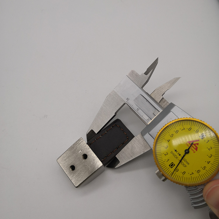 gabinete de bronce frotado con aceite