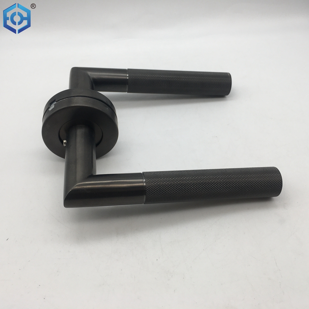 manijas de lat&oacute;n de sat&eacute;n con muero