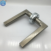 Mandillas de puerta de palanca moderna de acero inoxidable disponibles en juegos de privacidad y entrada