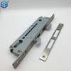Localización de la puerta del patio deslizante negra con llave con gancho doble para la puerta del marco de aluminio