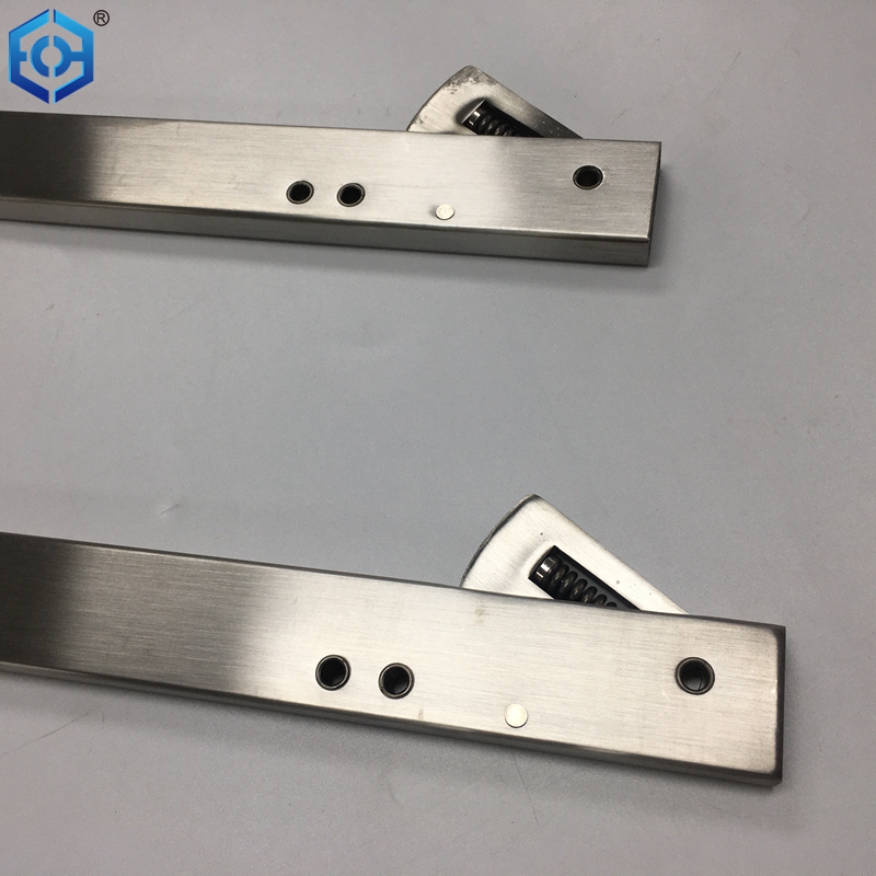 Puerta de servicio pesado m&aacute;s cerca