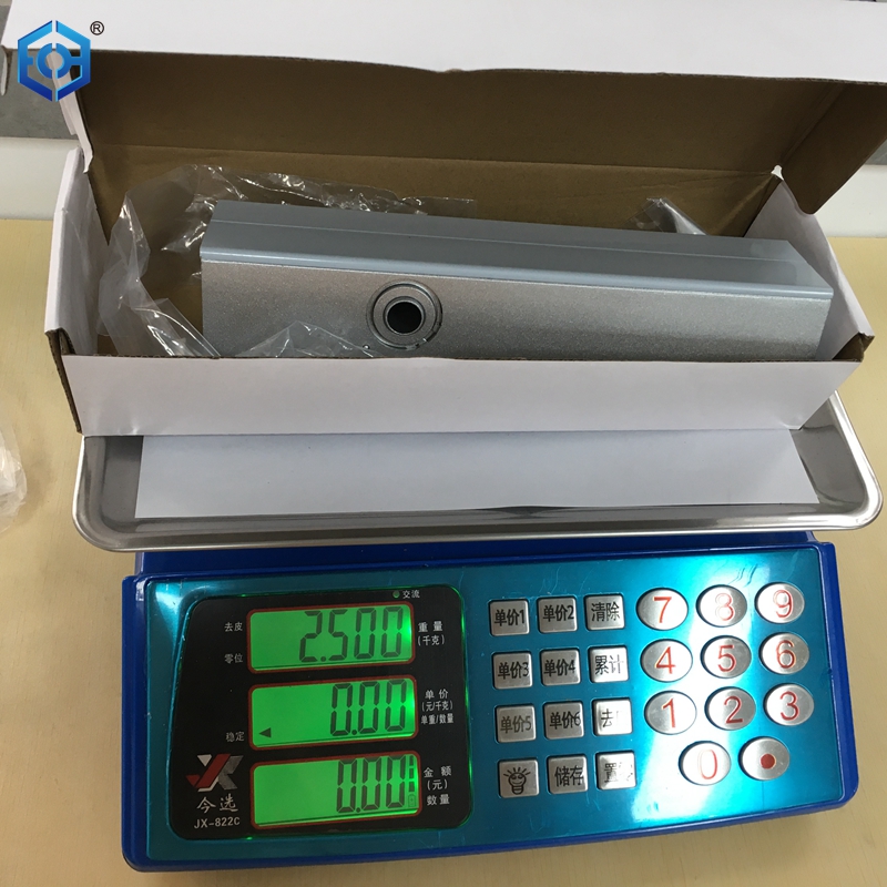 m&aacute;s cerca de la puerta