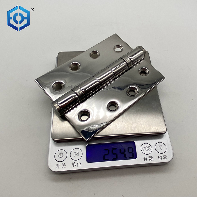 Bisagras de las puertas cromadas