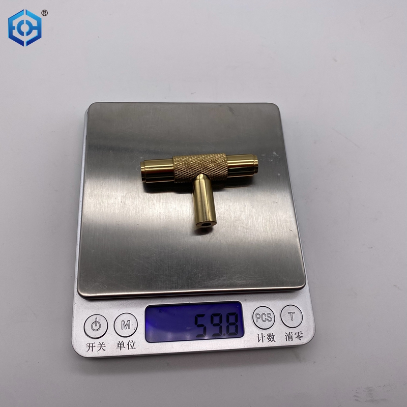 Hardware del gabinete de lat&oacute;n s&oacute;lido