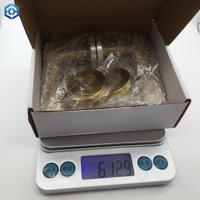 Manijas de la puerta de la palanca dorada