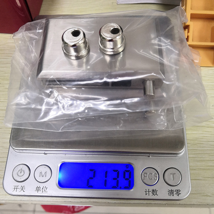 peso de la bisagra del gabinete