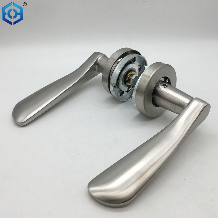 manija de puerta suelta