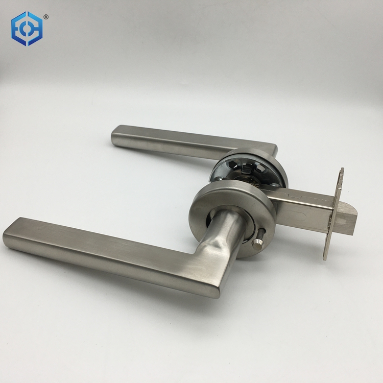 Palanca de la puerta de lat&oacute;n antiguo de Schlage