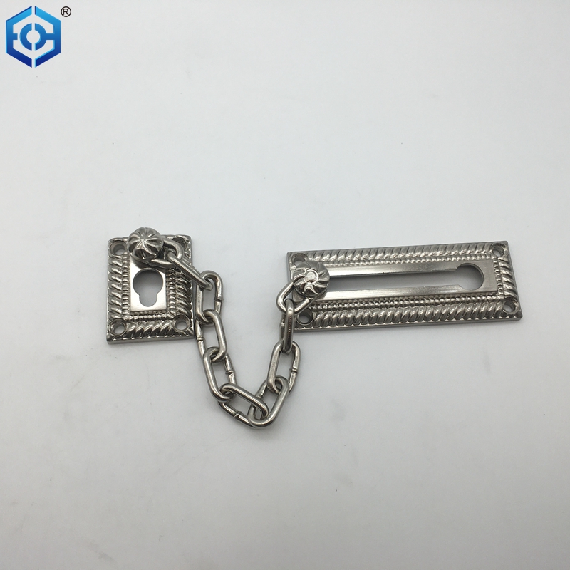 cadena de puertas negras