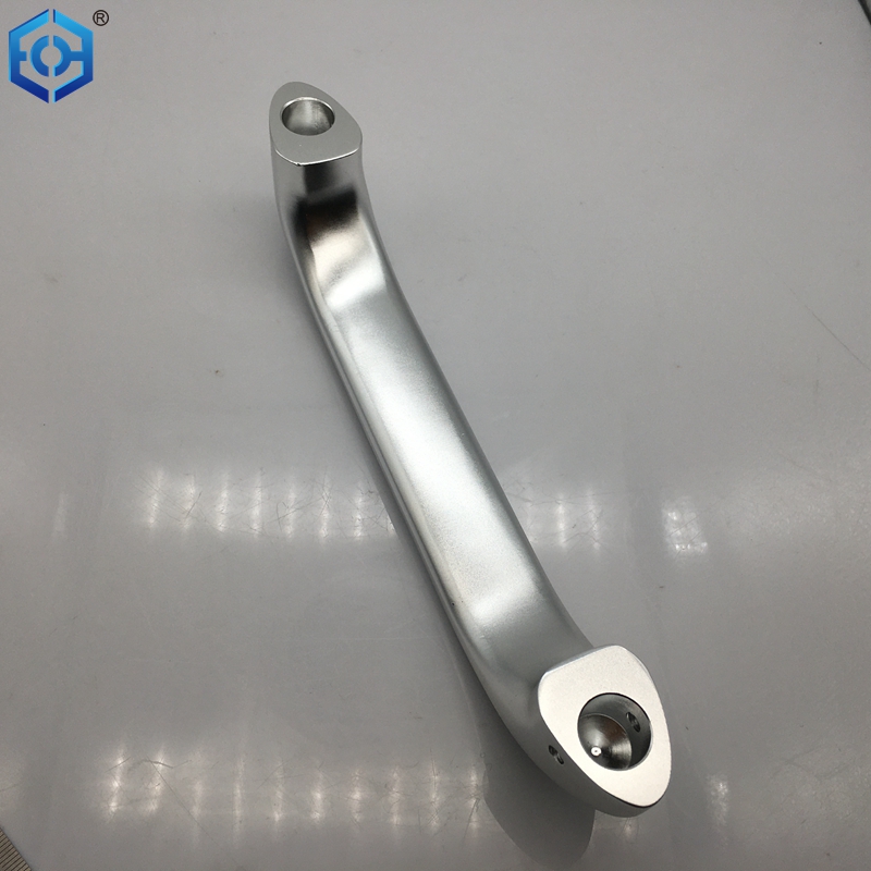 Tirar de la puerta de la puerta del armario