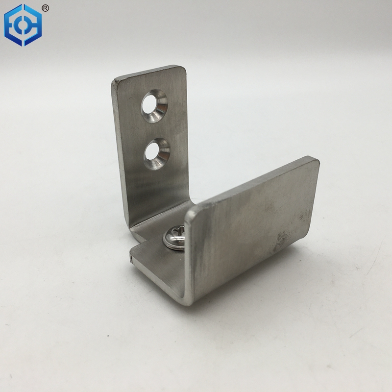 Gu&iacute;a inferior de la puerta del armario