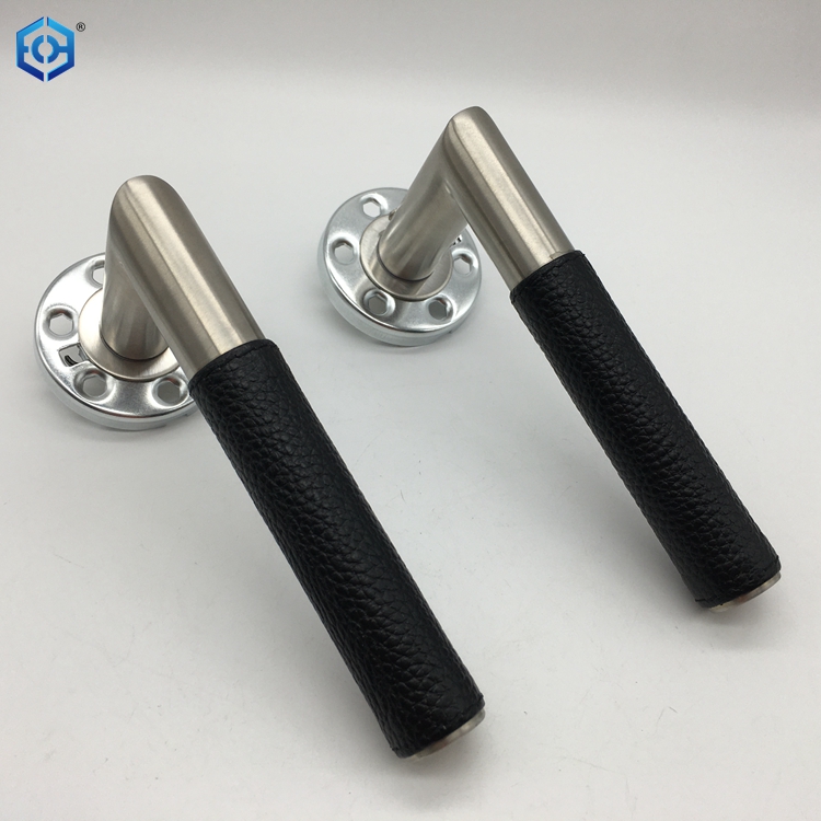 Manijas de la puerta de la correa de cuero