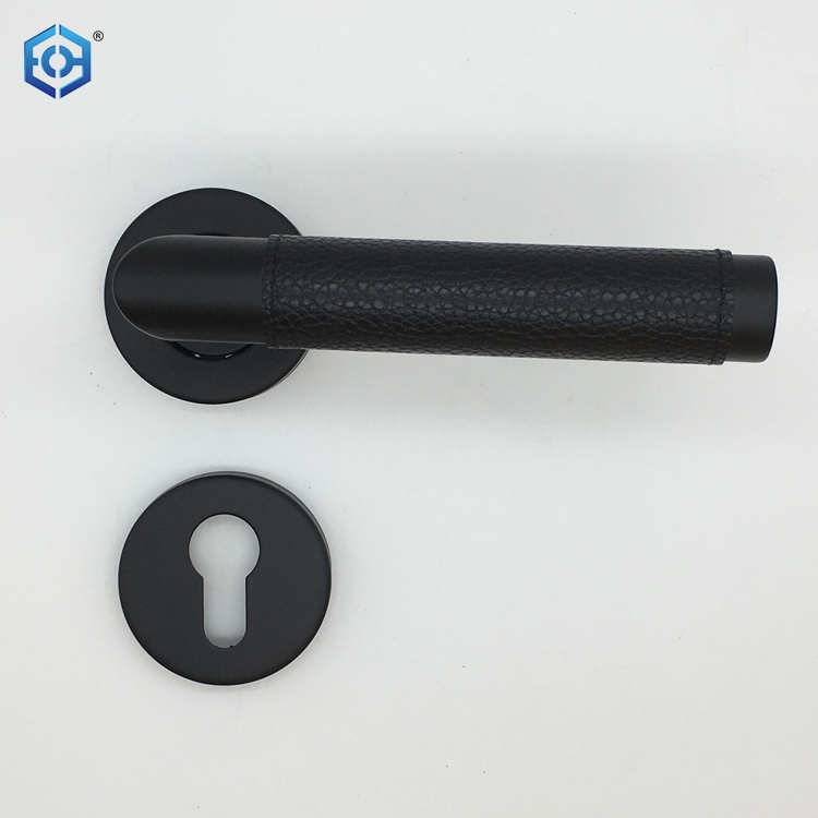 Monedas de cuero negro