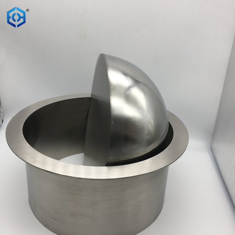 Peque&ntilde;o bote de basura cubierto