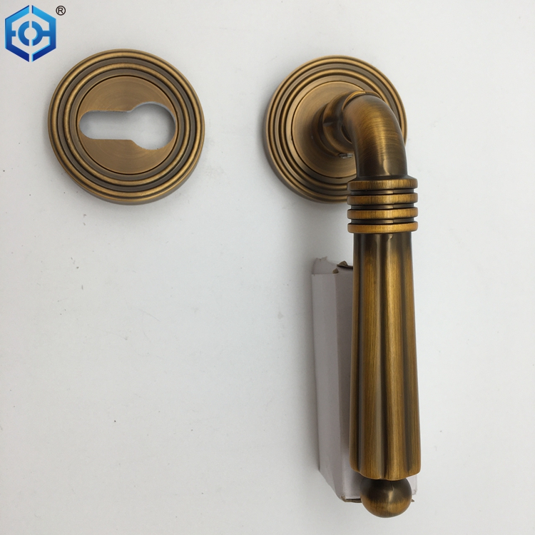 Manijas de la puerta del ba&ntilde;o