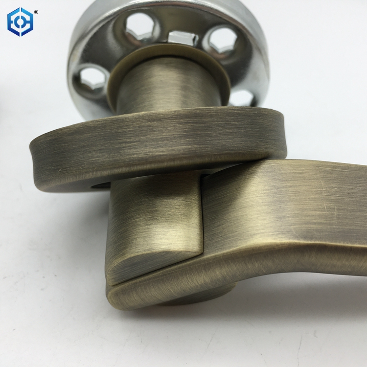 hardware de la puerta vieja