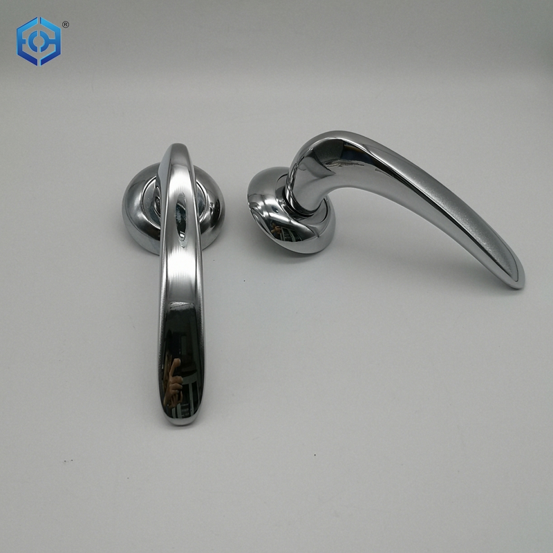 Tirador de puerta de acero