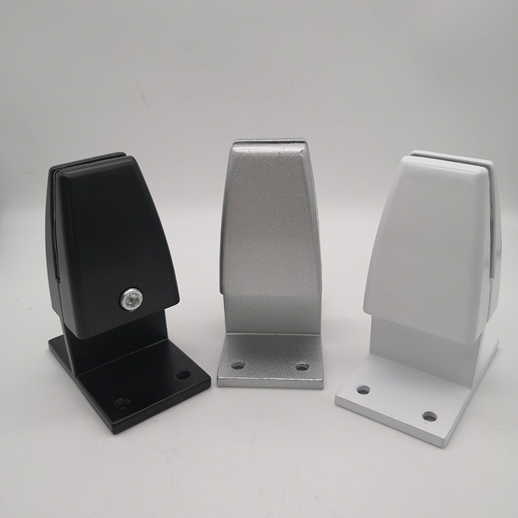 ajustar las abrazaderas del panel protector