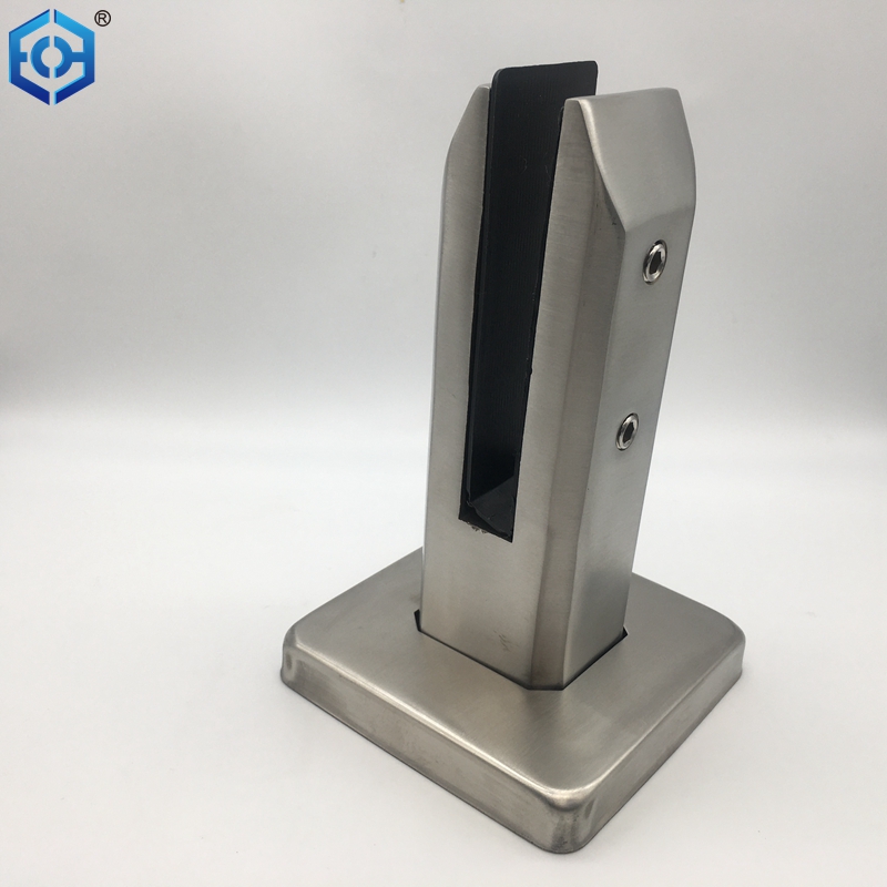 espiga de la cerca de la piscina