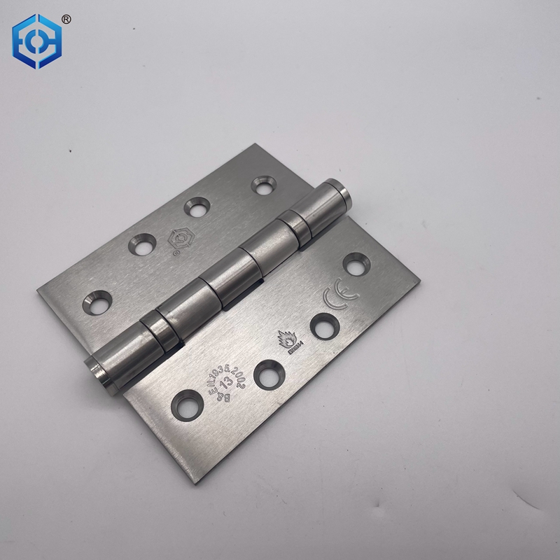 bisagra de la puerta de fuego