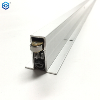 Sello automático de puerta abatible de aluminio resistente con sello de bombilla de neopreno que bloquea el sonido, la luz, el tiro y el humo
