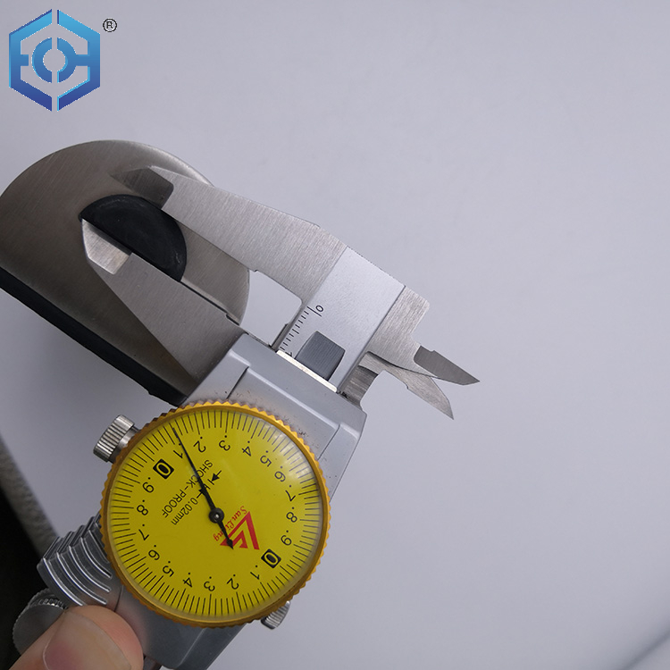 el tap&oacute;n de la puerta mantiene el aire fr&iacute;o fuera