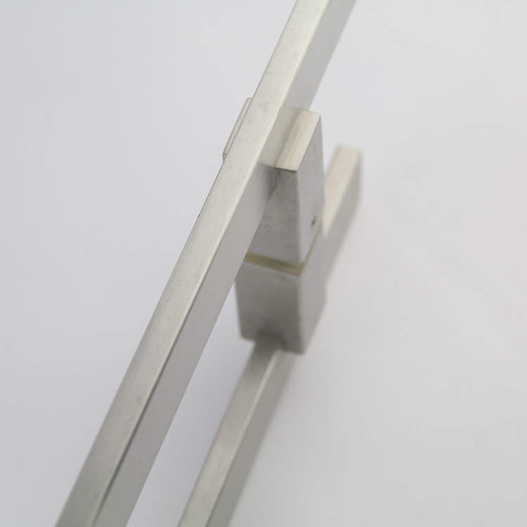 tiradores de puerta &uacute;nicos