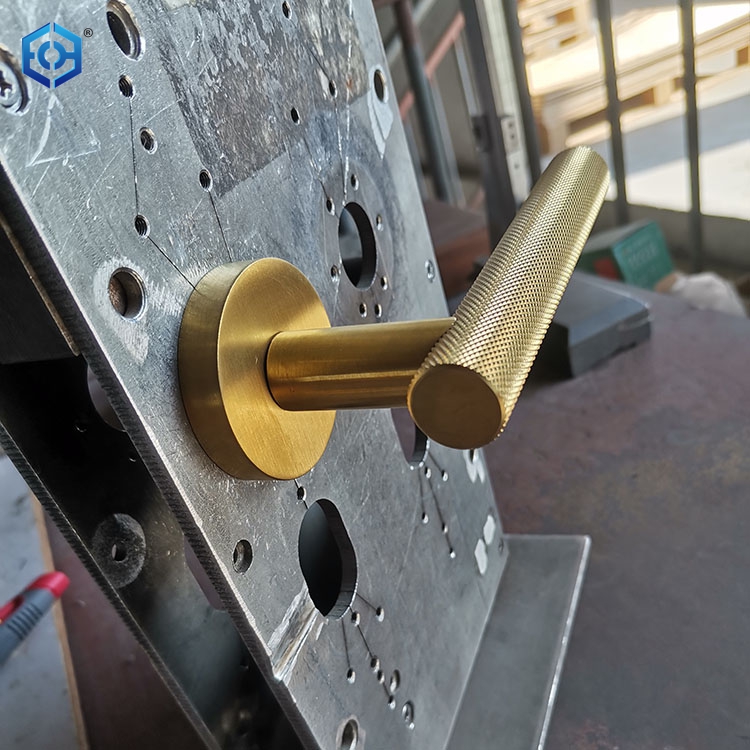 Manija de puerta de palanca de acero inoxidable de nuevo diseño dorado