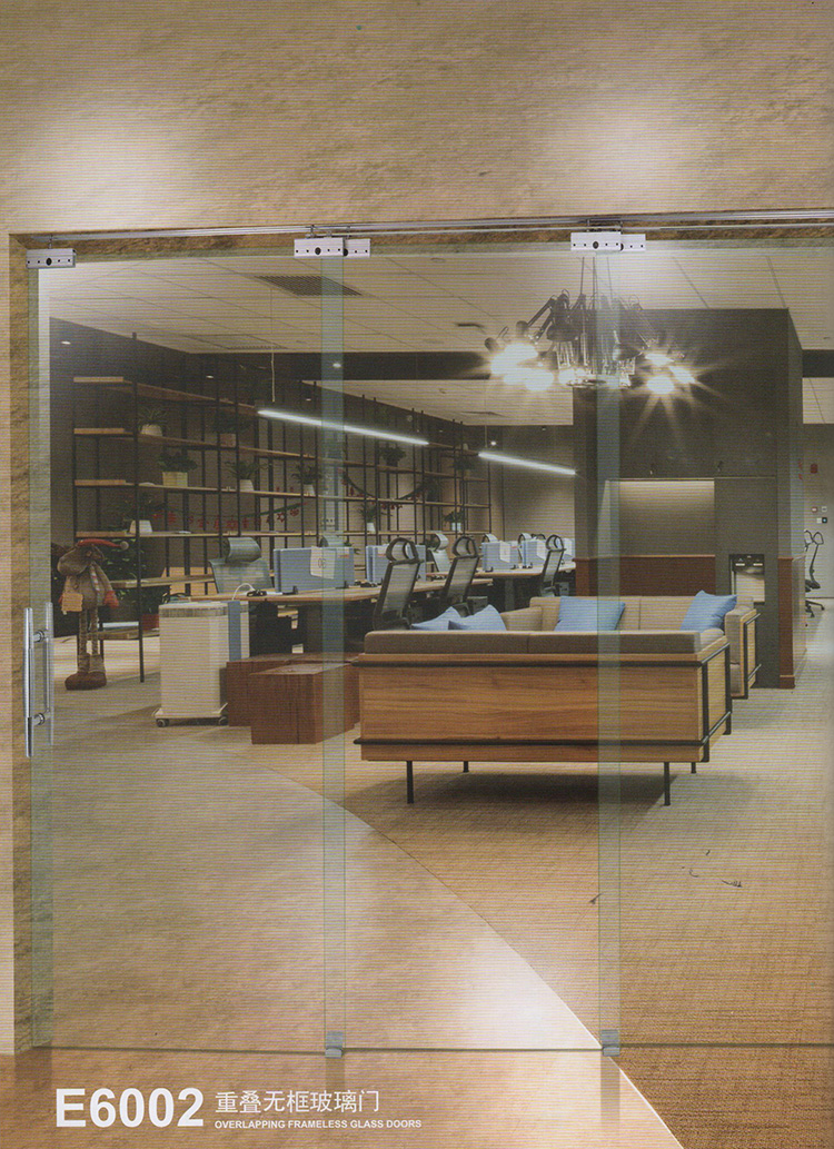 puerta pivotante traslapo vidrio corredizo