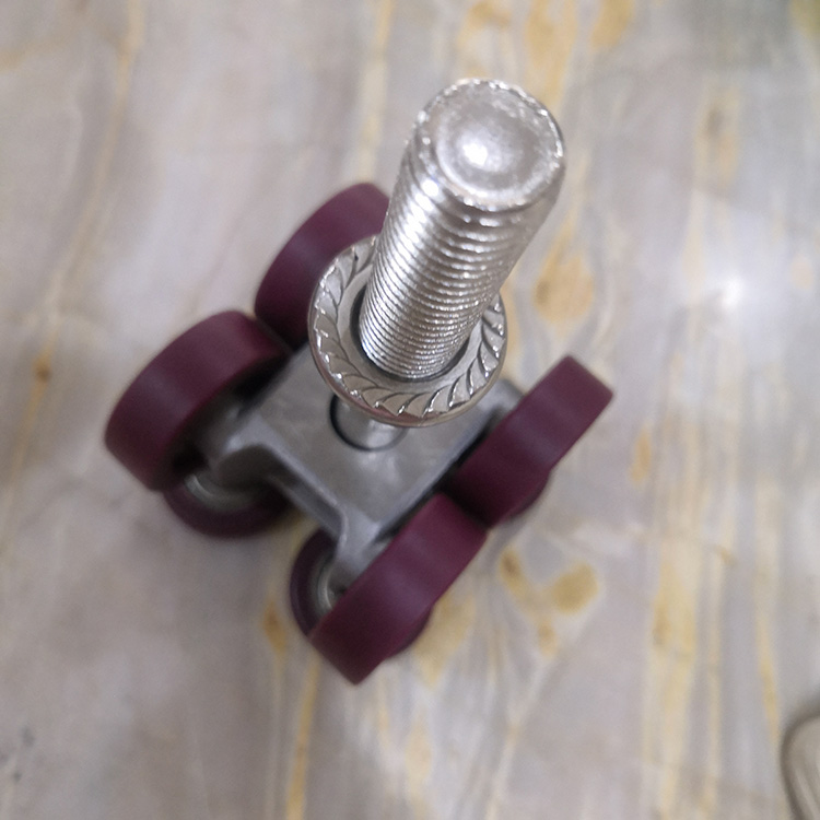 Puertas bifold con paneles de vidrio.