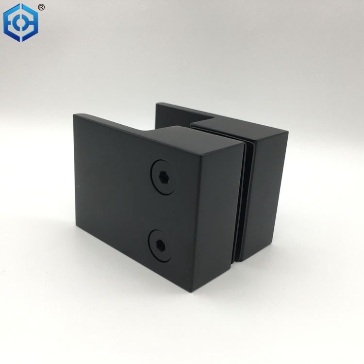 Tirar de la puerta negra