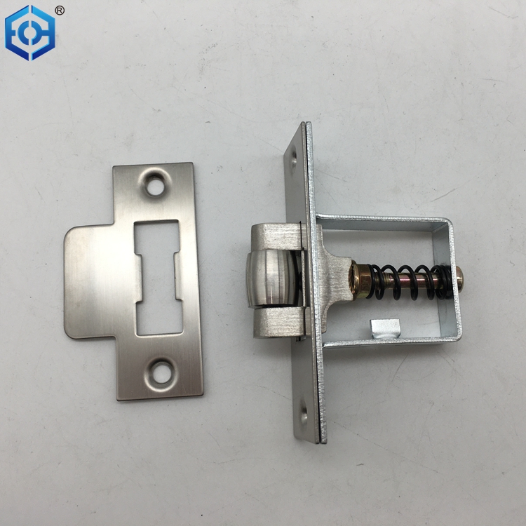 captura de pelota de puerta de la despensa