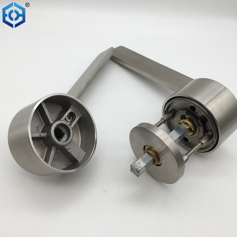 manija de la puerta de metal