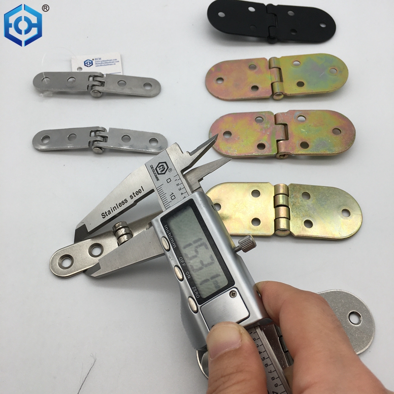 Bisagras del gabinete cerca de m&iacute;