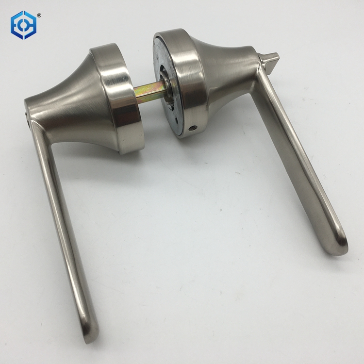 Cerraduras internas de puertas con asas.