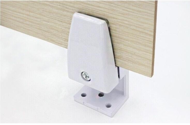 Abrazadera de panel protector para empleados